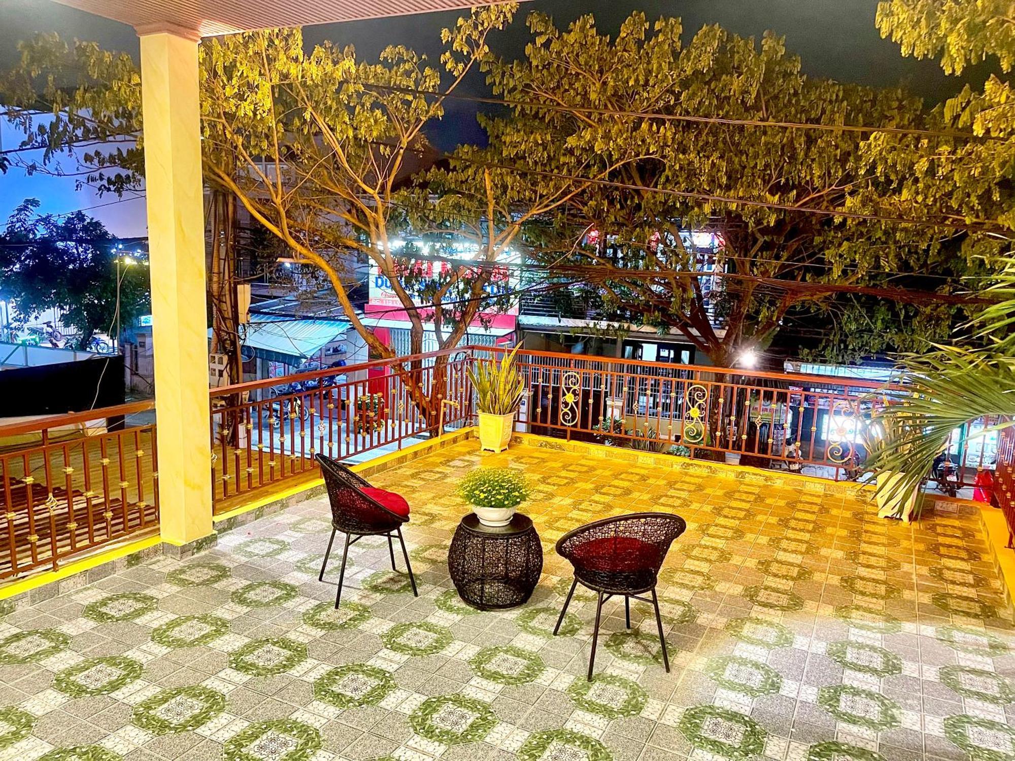 King Kong Homestay Хойан Экстерьер фото