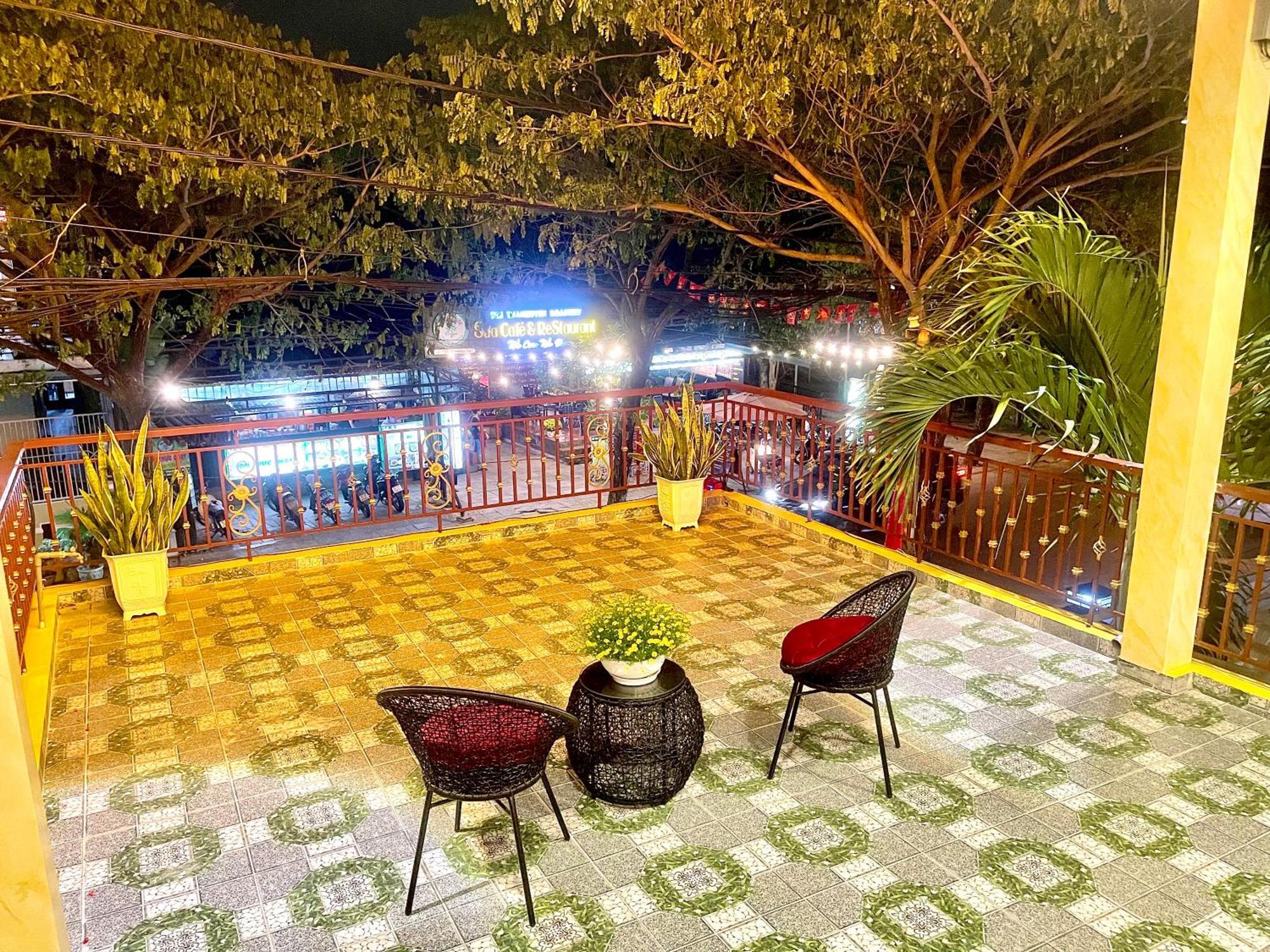 King Kong Homestay Хойан Экстерьер фото