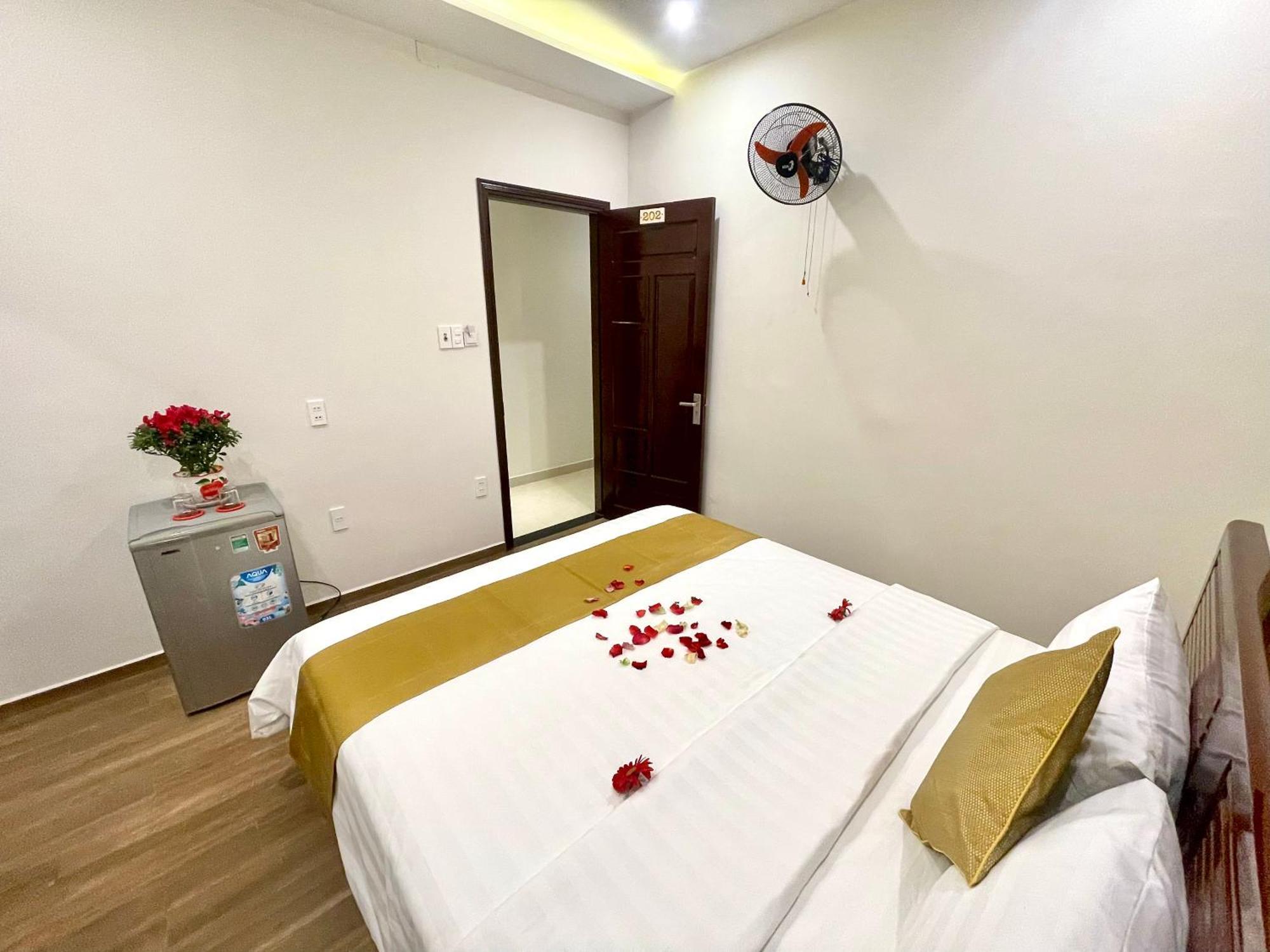 King Kong Homestay Хойан Экстерьер фото