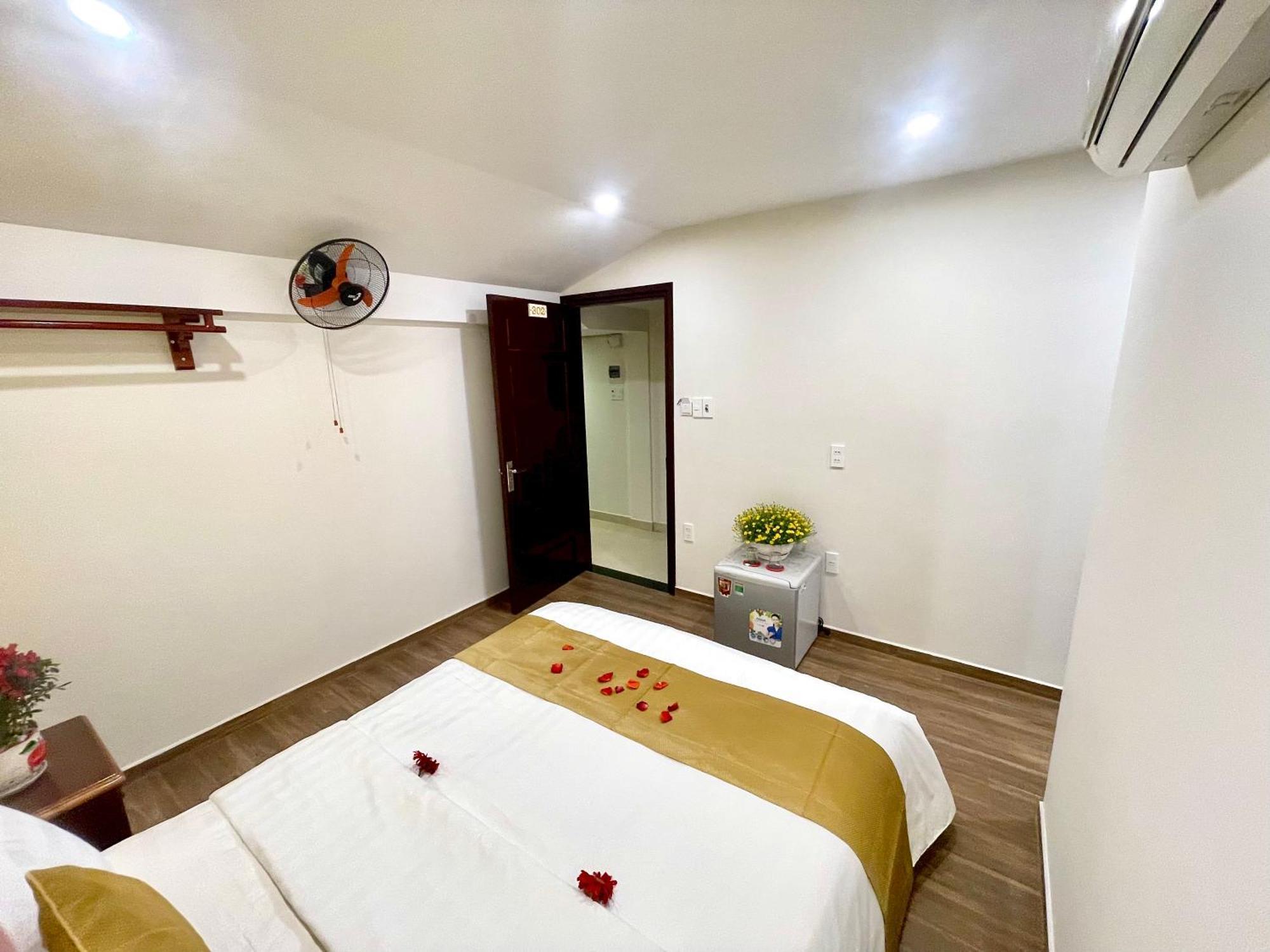 King Kong Homestay Хойан Экстерьер фото