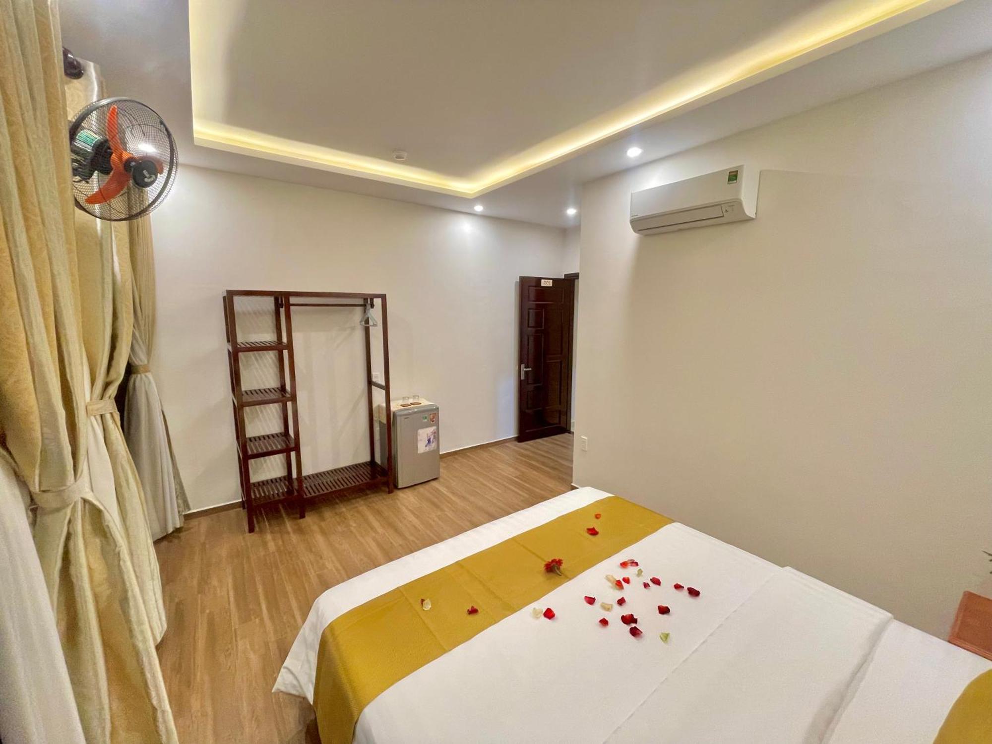 King Kong Homestay Хойан Экстерьер фото
