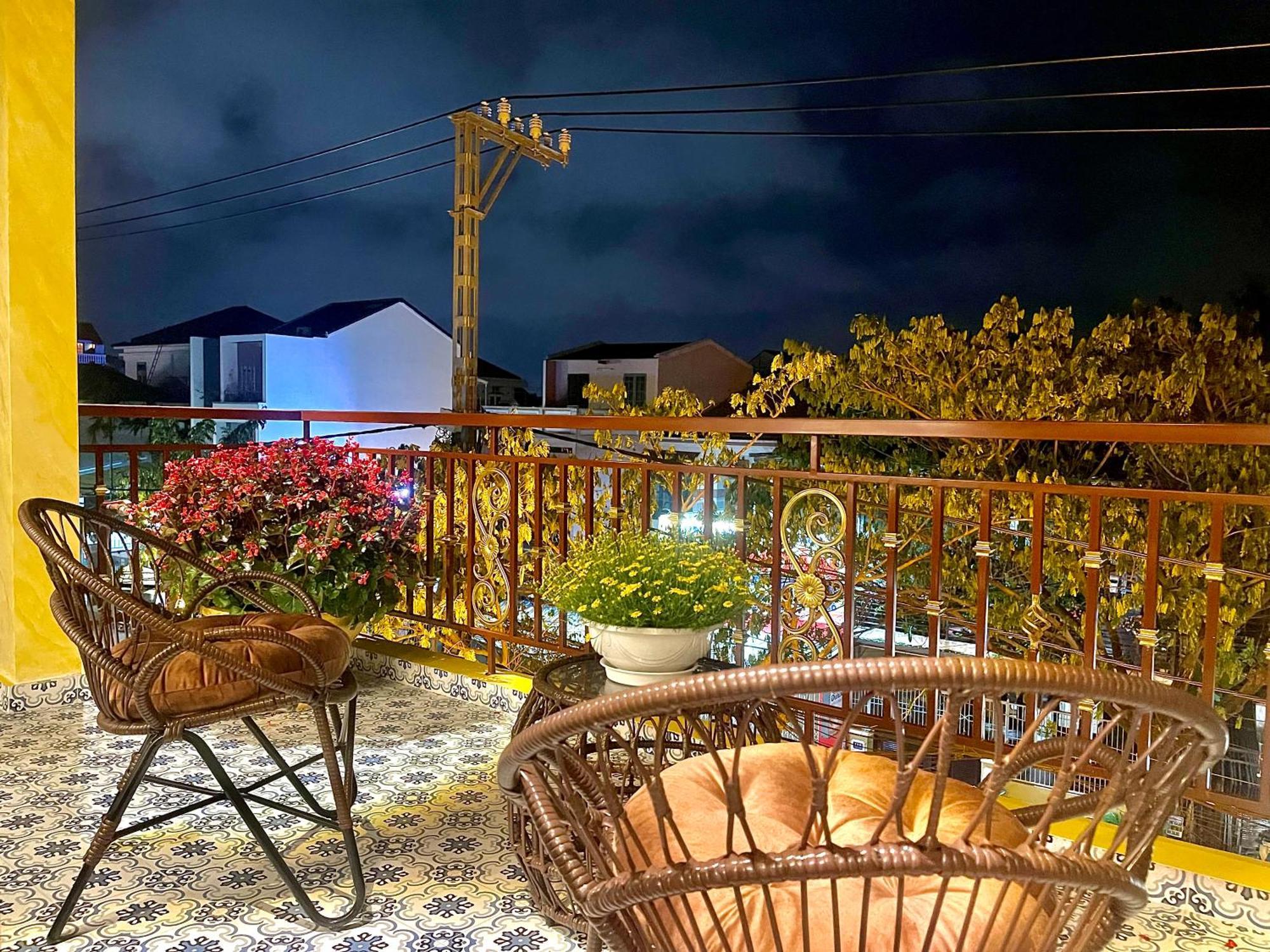 King Kong Homestay Хойан Экстерьер фото